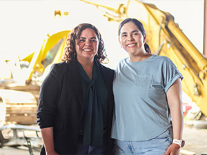 Photo of Maribel Saenz (left) and Carolina Saenz (right)